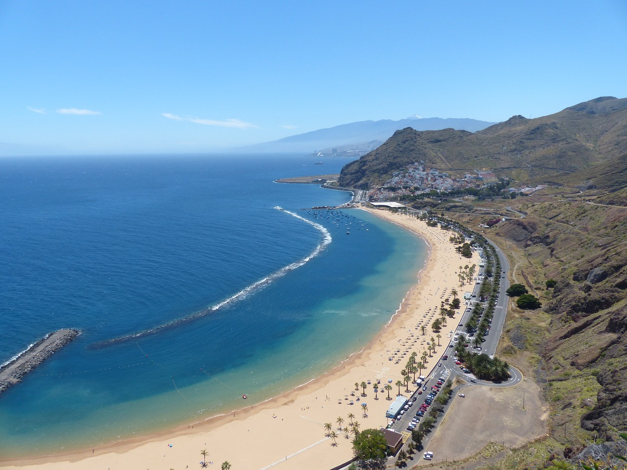 ¿Qué es más grande Tenerife o Ibiza?